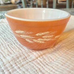 Vintage Pyrex | #401 Orange Harvest Wheat 750 ml Bowl Small 6”